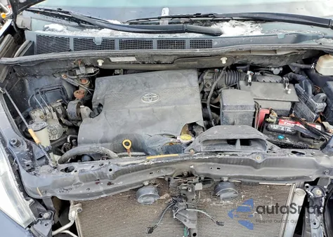 2015 Toyota Sienna Xle z USA, uszkodzony, nr VIN 5TDDK3DC4FS105468